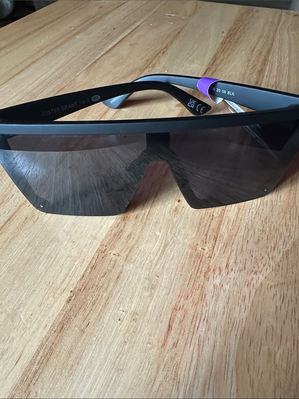 Foster Grant Men’s Matte Black Shield Sunglasses